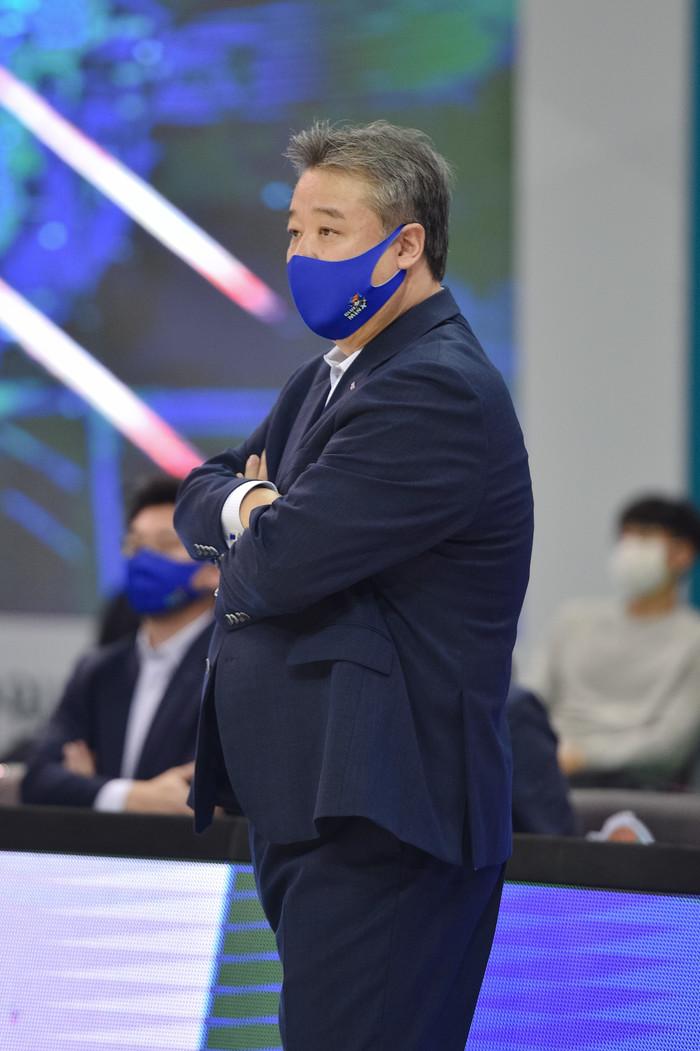 [벤치명암] 시즌 첫 패 안은 임근배 감독 “찬스 놓쳐 아쉽지만, 결국 내 잘못”