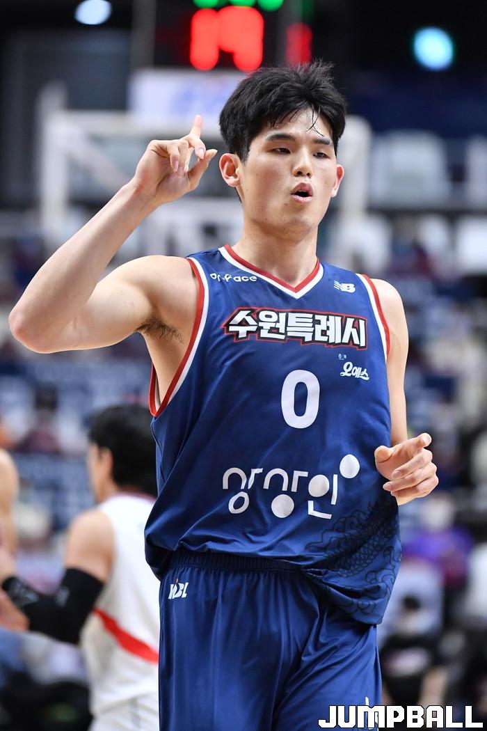 KT 신인 하윤기 "데뷔전서 블록2개 나도 놀랐다"