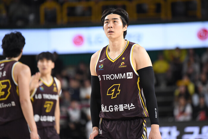 LG 자체 청백전, 연속 15점 양홍...