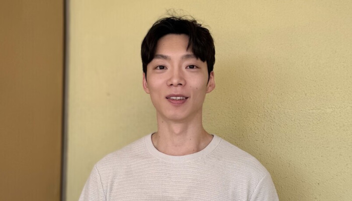 한양대 관중석에서 손 잡고 있는 ‘두...